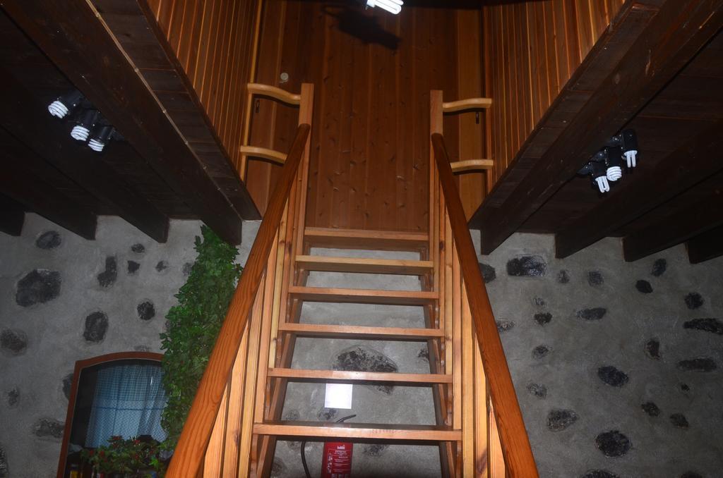Join Our Relaxed House Near The Beach - Mosteiros Мостейрос Екстериор снимка