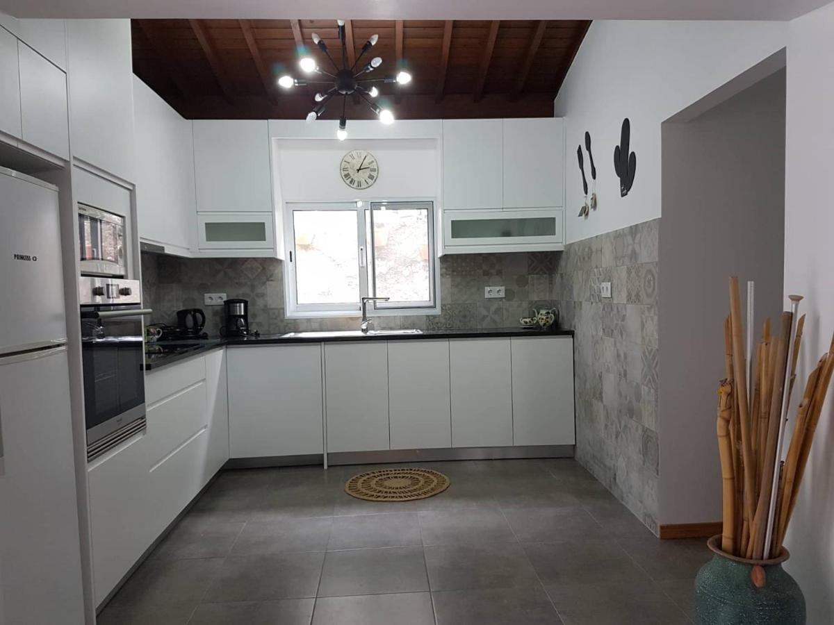 Join Our Relaxed House Near The Beach - Mosteiros Мостейрос Екстериор снимка