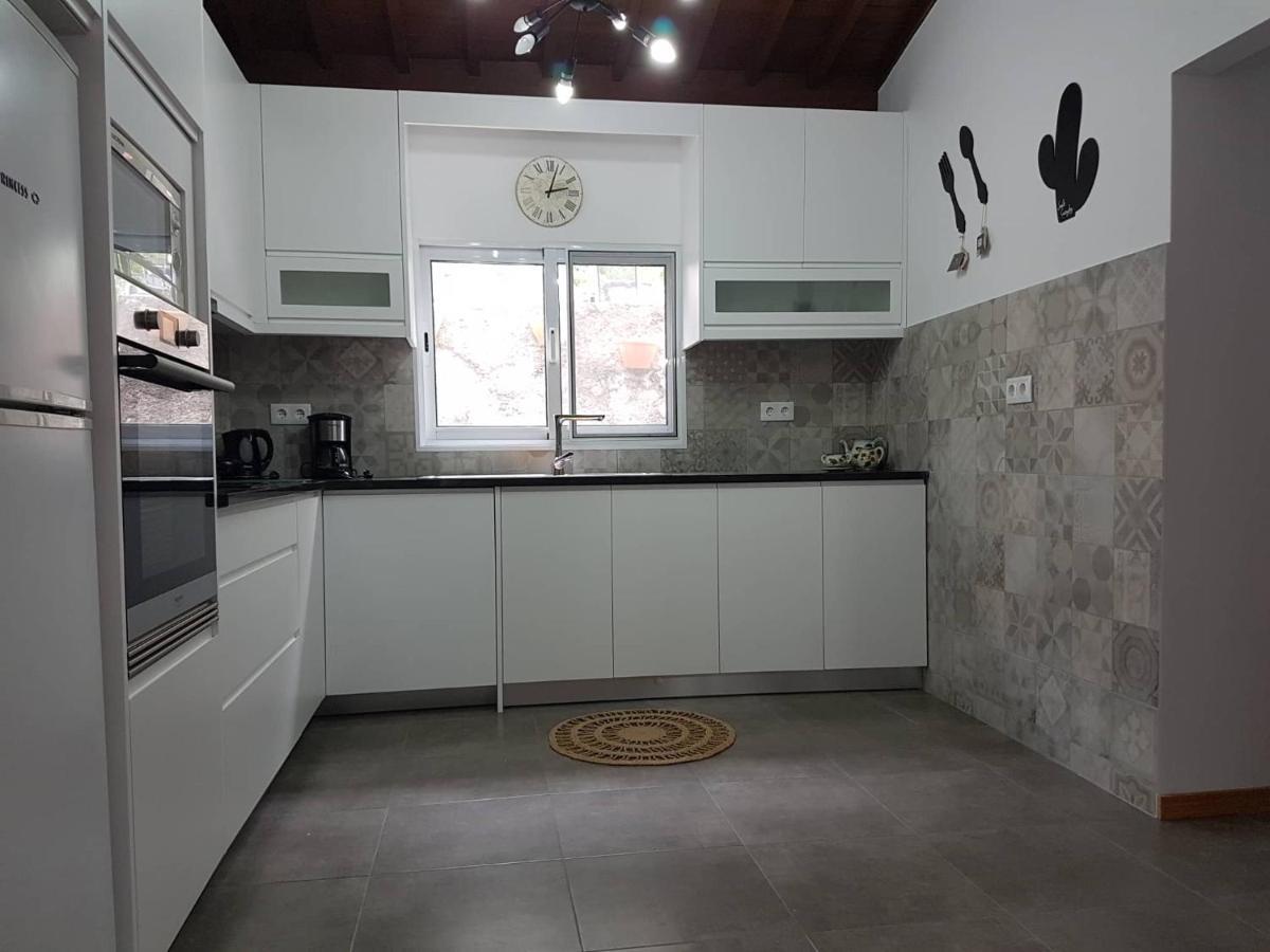 Join Our Relaxed House Near The Beach - Mosteiros Мостейрос Екстериор снимка