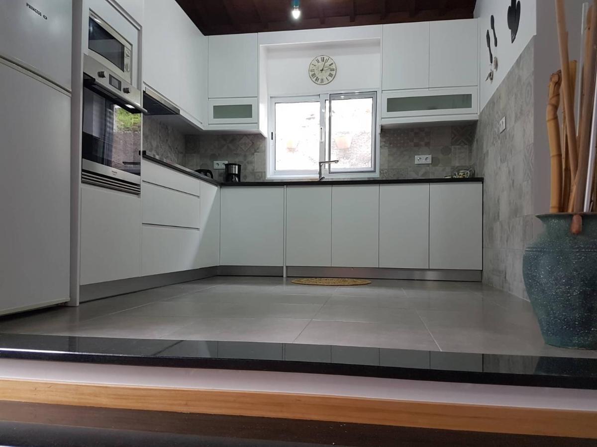 Join Our Relaxed House Near The Beach - Mosteiros Мостейрос Екстериор снимка